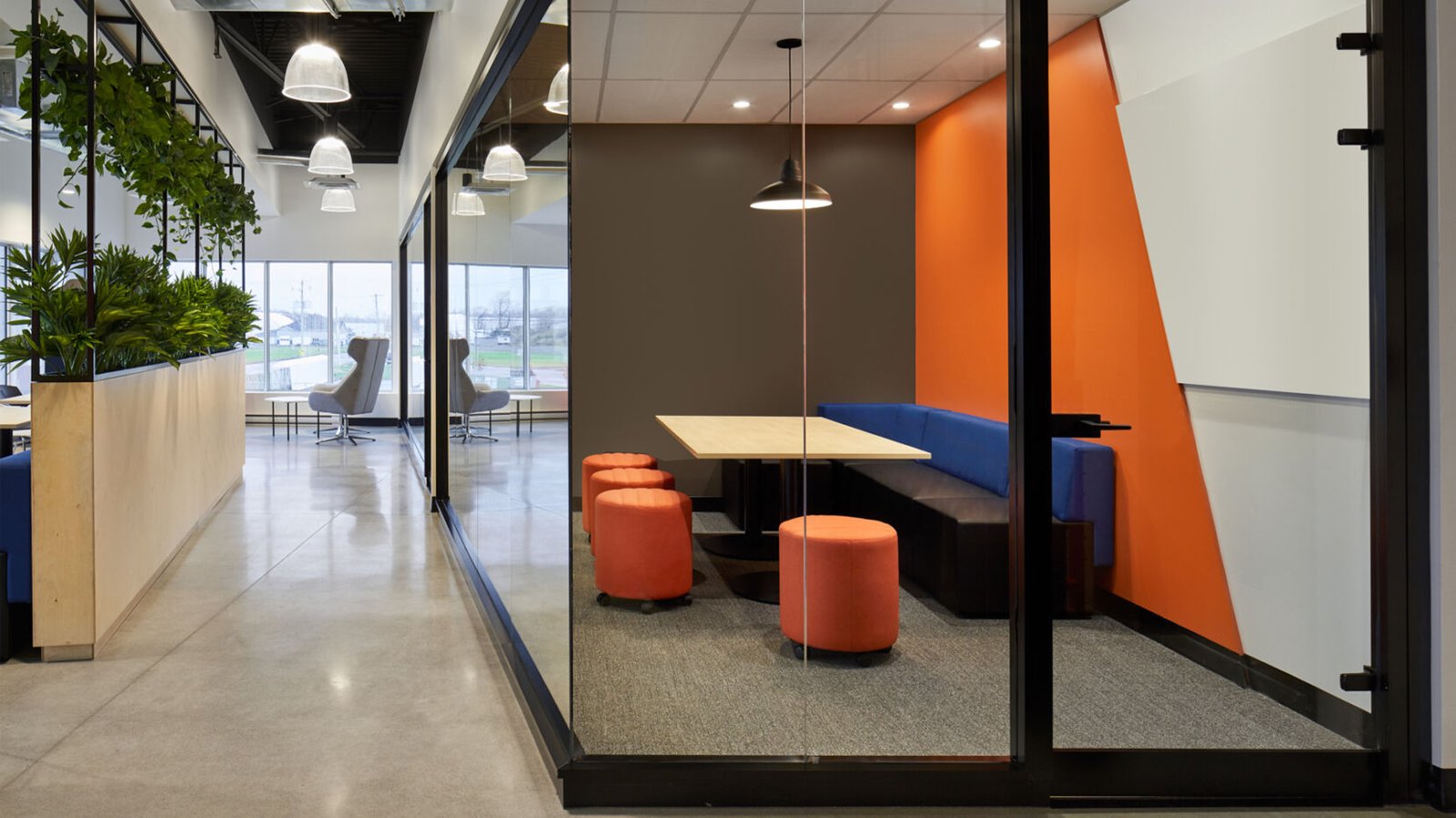 AI 38 VAD_Martins_Downtown table_Take_Off_Conf Element_et_Fjord_1800x1012